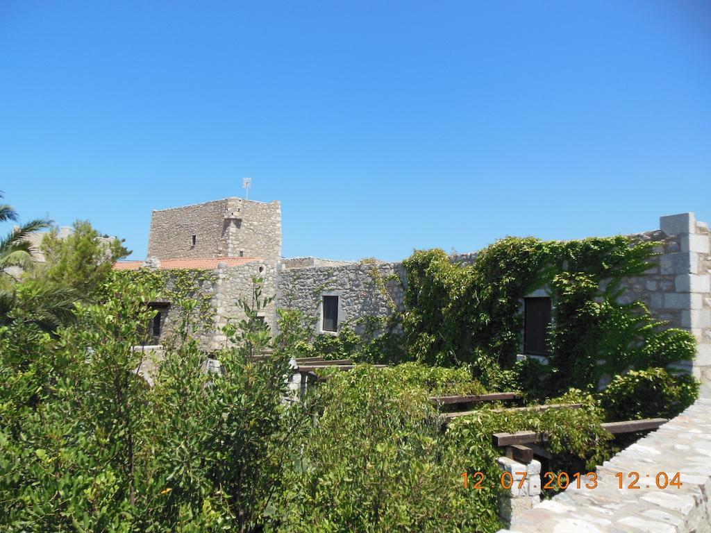Hôtel Tsitsiris Castle à Stavríon Extérieur photo