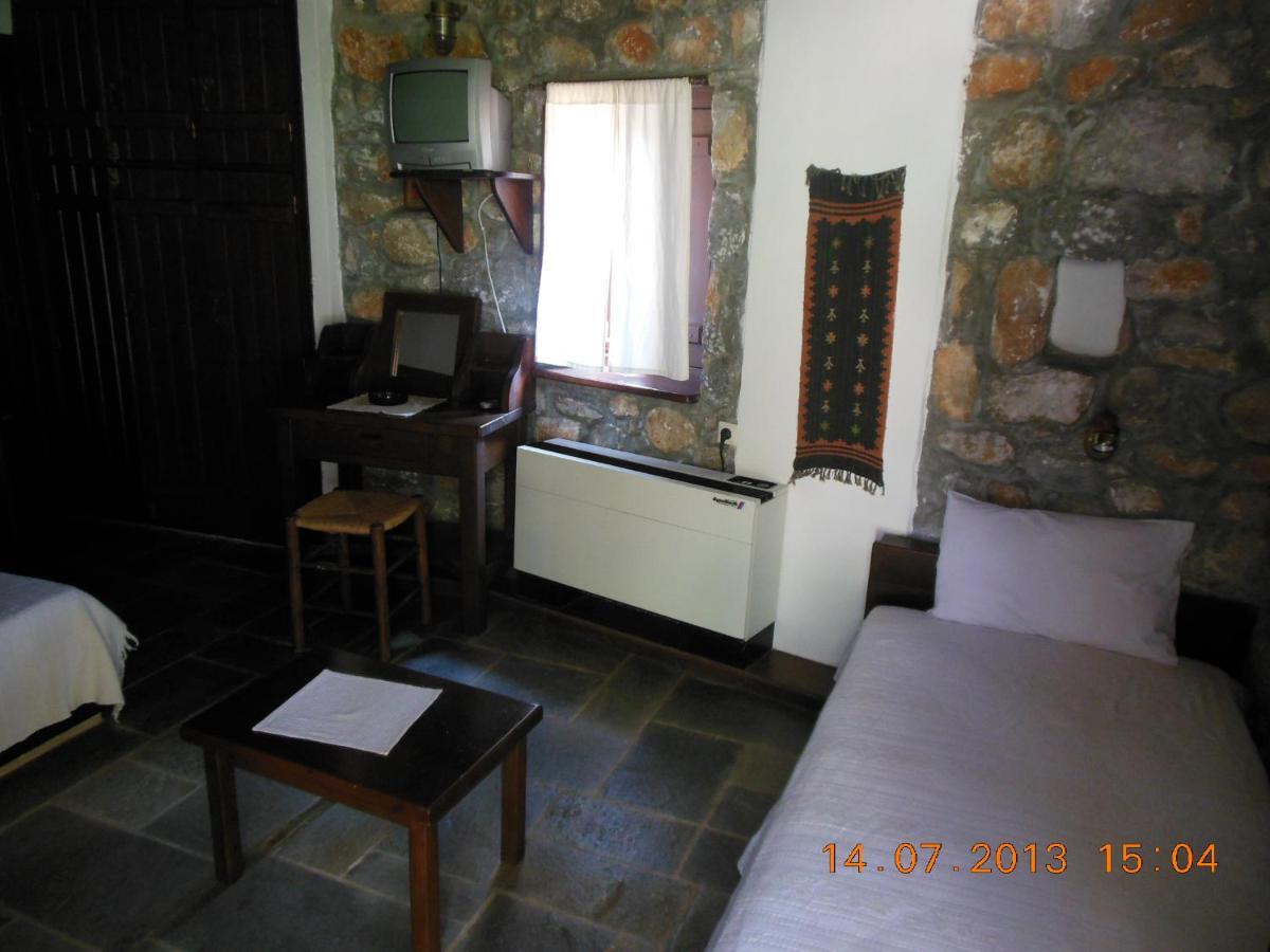 Hôtel Tsitsiris Castle à Stavríon Extérieur photo